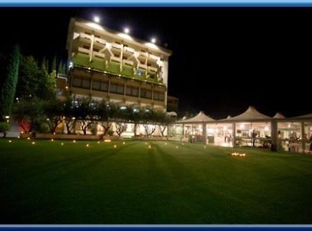 Hotel Isola Di Lauria Lauria Inferiore Exterior foto